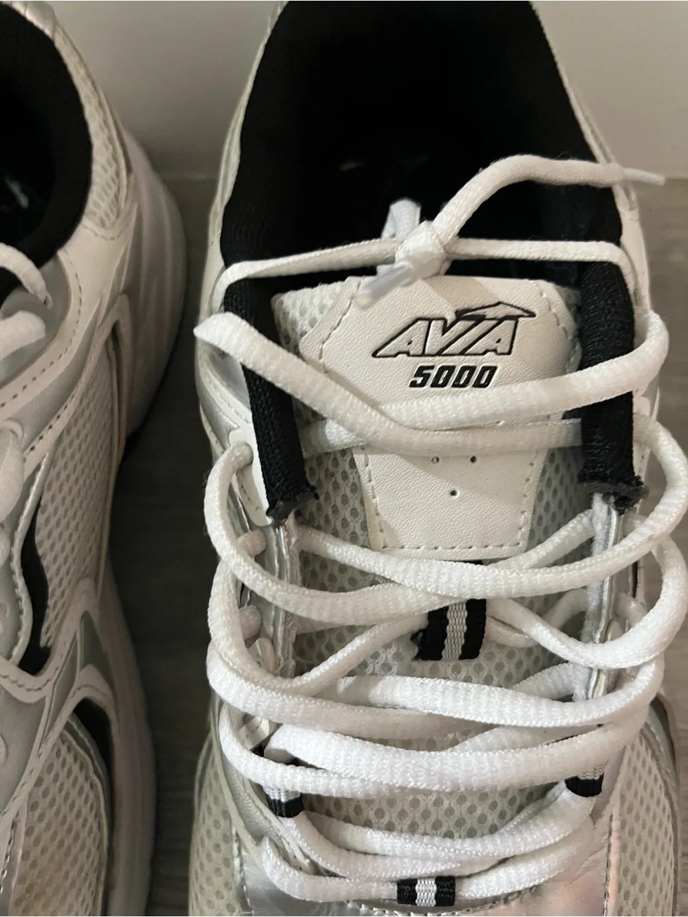 Avia 5000 Men's White and Gray Athletic Sneakers
